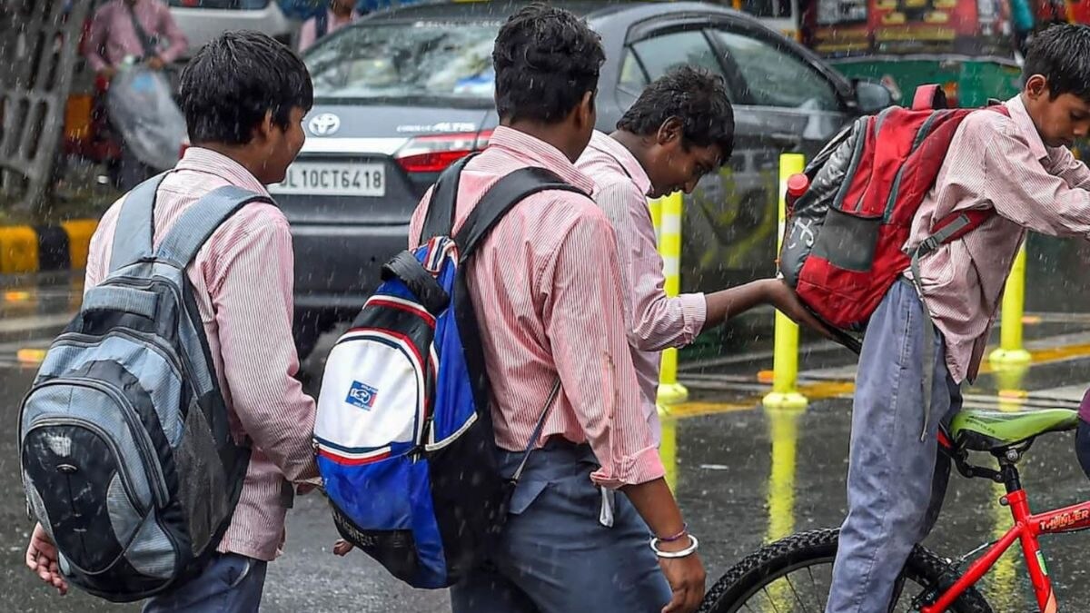 Karnataka Govt to Lighten School Bag Burden, Cuts Down Textbooks Size By 50% - Vimarsana News