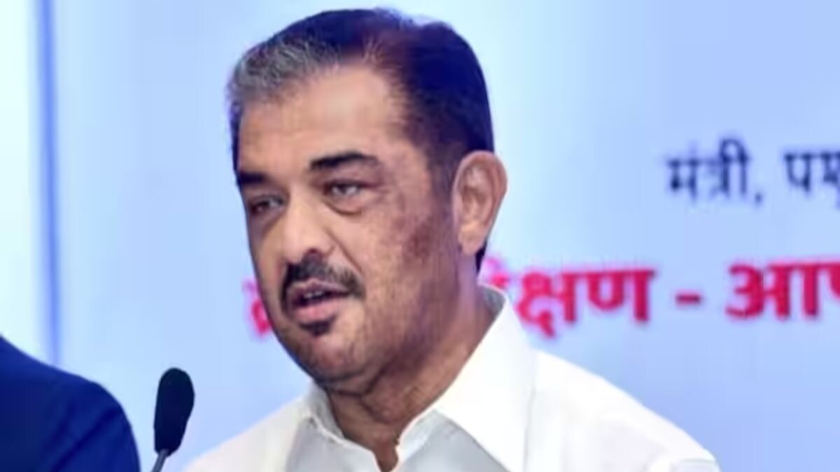 Congress Pans 'Swift Suspension' of Sunil Kedar from Maharashtra Assembly; 'Repay Farmers', Retorts Ruling Sena - Vimarsana News