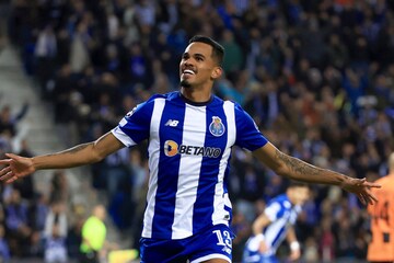 Galeno scores twice as Porto eases to a 3-1 win over Ukraine's