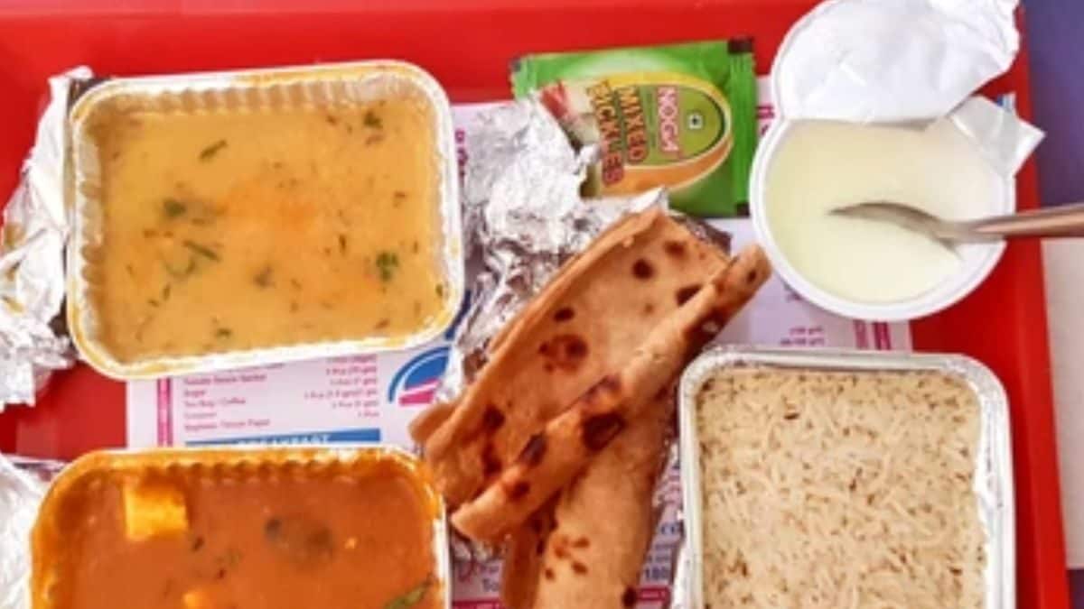 Passenger Exposes Attempted 'Scam' by IRCTC Caterer, Reveals Veg Thali Overcharged at Rs 150 - Vimarsana News