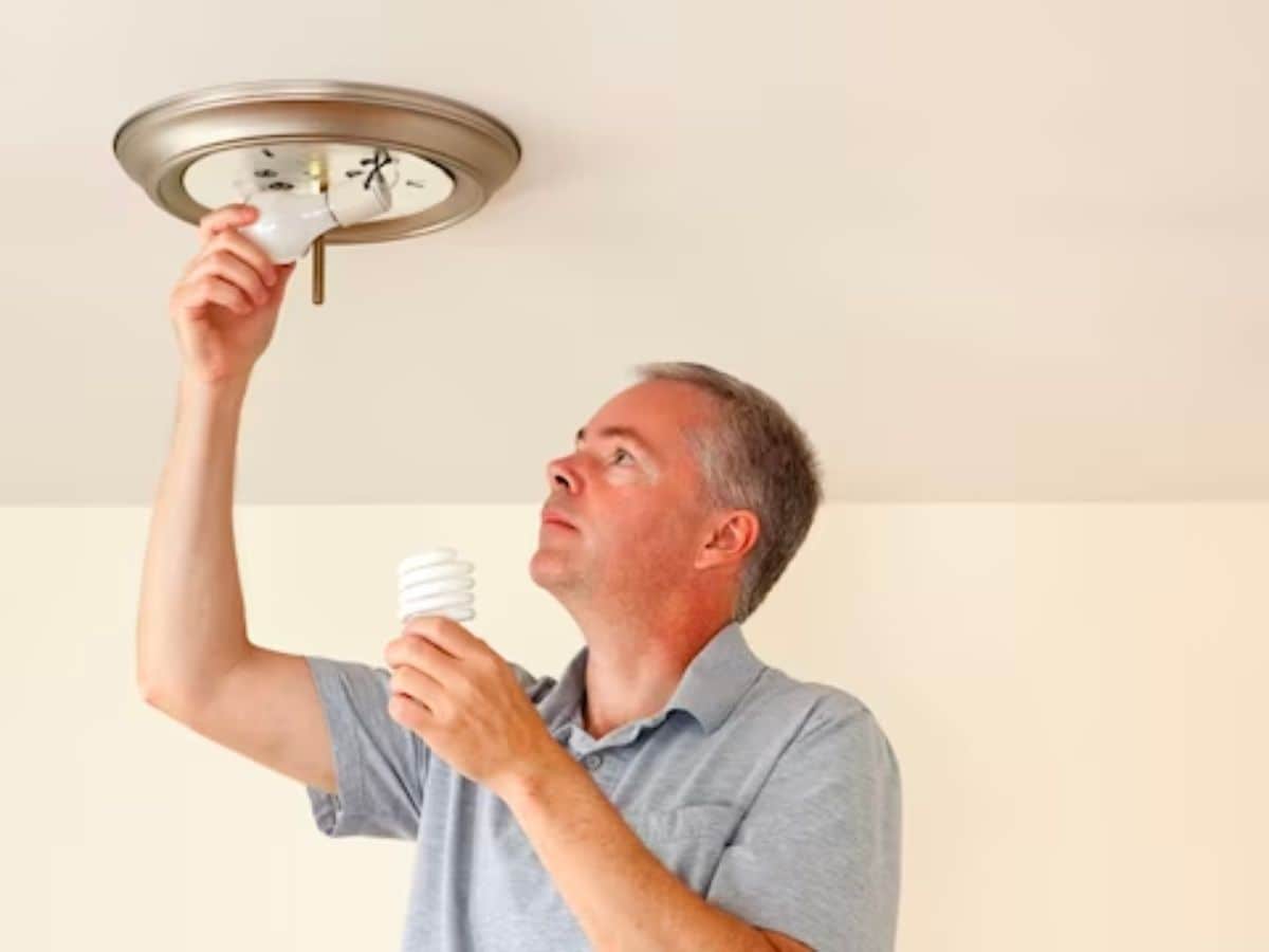 How do people change a light bulb in Australia? - Quora