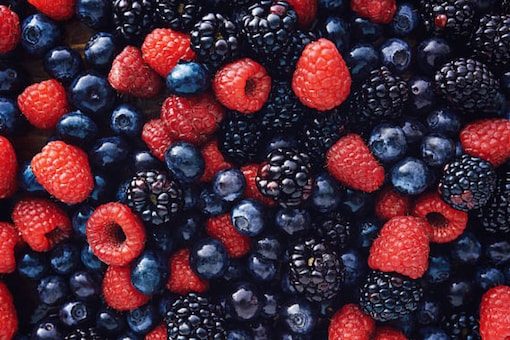 Berries are rich in antioxidants and flavonoids which can help to improve blood flow and reduce the risk of hypertension. (Image: Shutterstock)