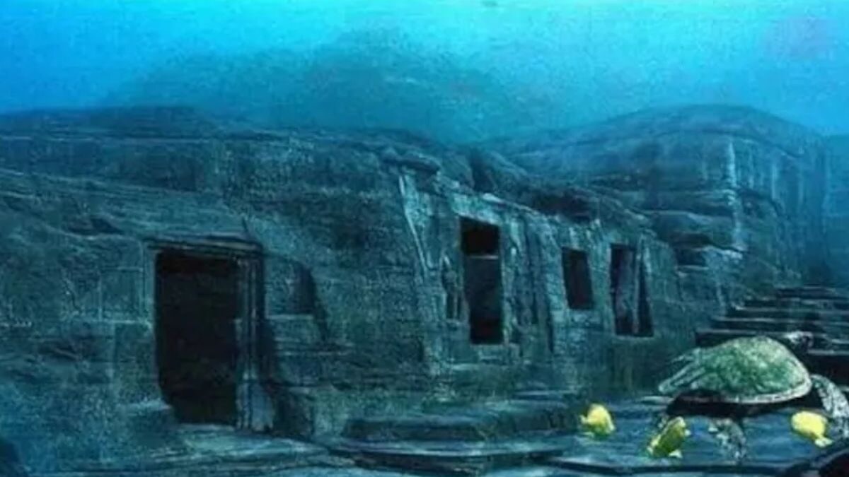 What Is ‘Japan's Atlantis’? The Internet’s Latest Obsession