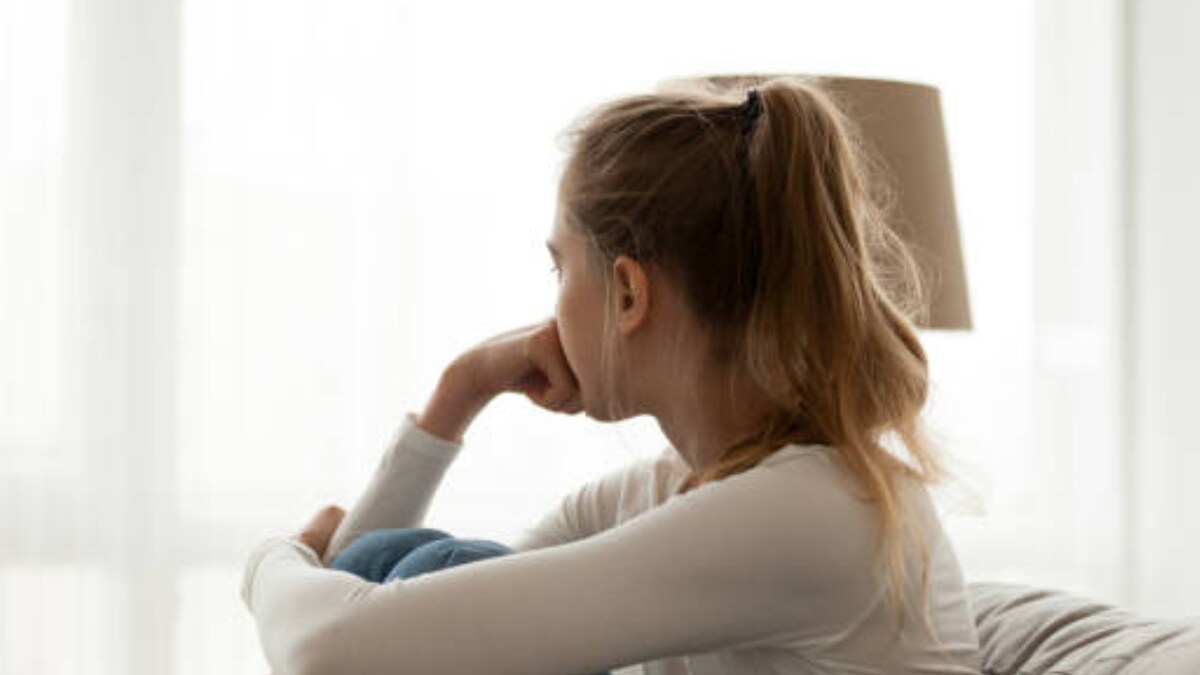 How To Transform Your Scarcity Mindset, Therapist Shares Tips - Vimarsana News
