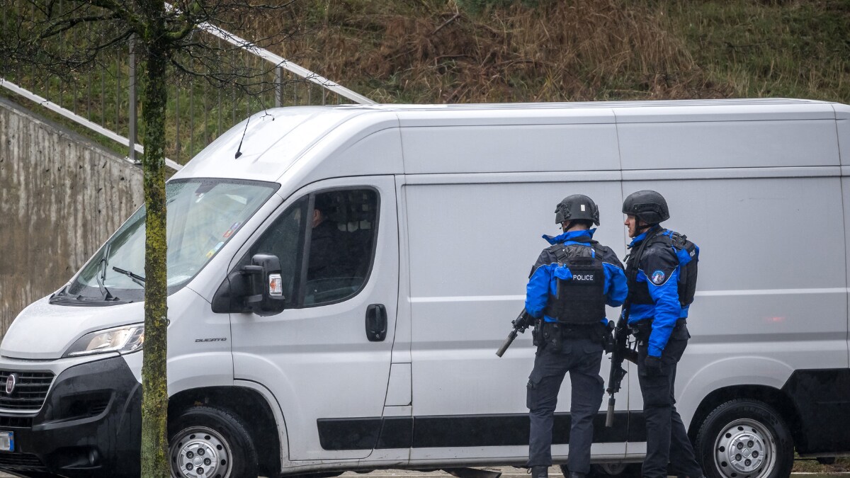 Swiss Police Hunt 'Dangerous' Gunman After 2 Killed in Southern Town of Sion - Vimarsana News
