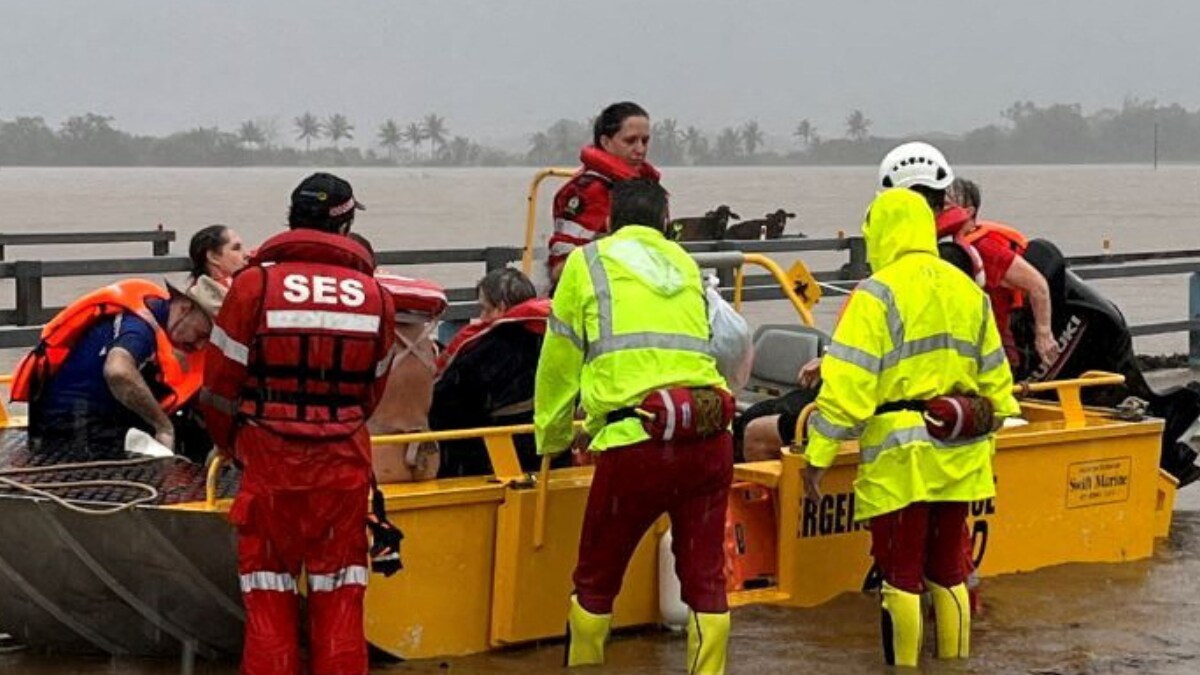 Flash Floods Hit Northeastern Australia, Forcing Residents to Seek Refuge on Hospital Roofs – News18 Flash Floods Hit Northeastern Australia, Forcing Residents to Seek Refuge on Hospital Roofs – News18