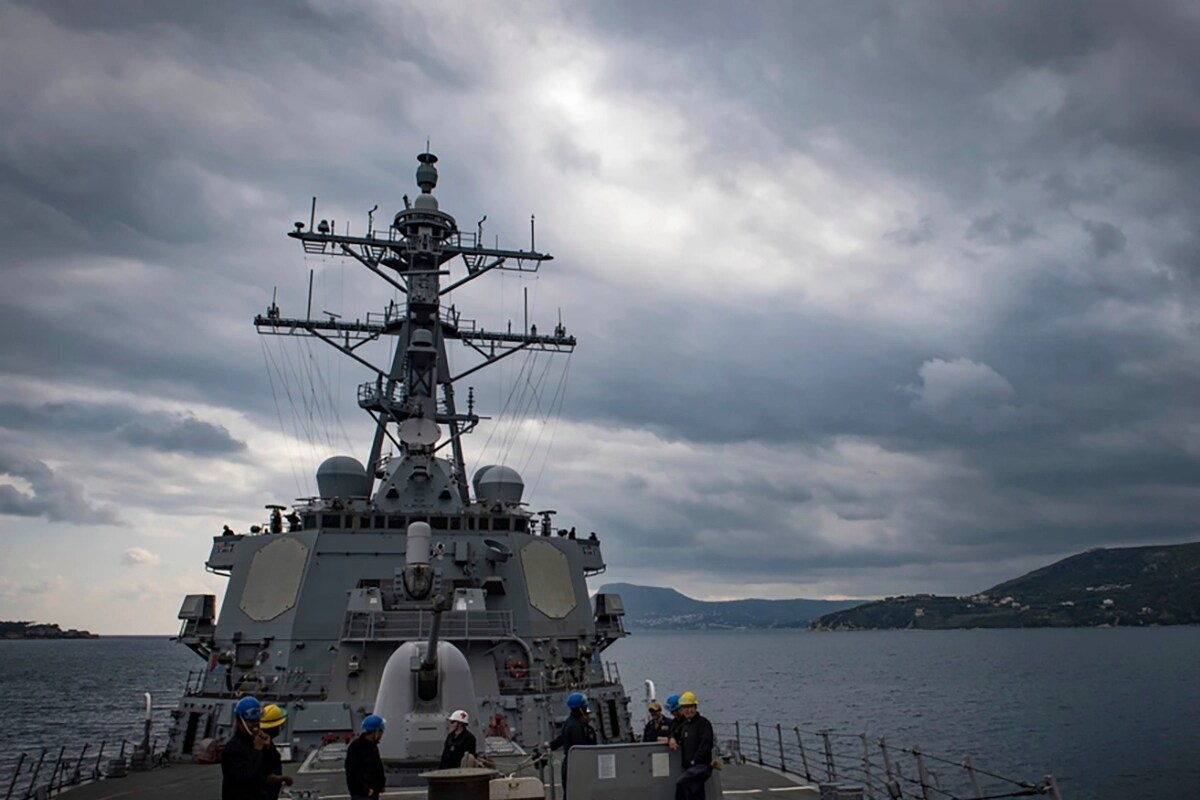 US Destroyer Downs Drones in Red Sea as Houthi-Led Attacks Hit Commercial ships