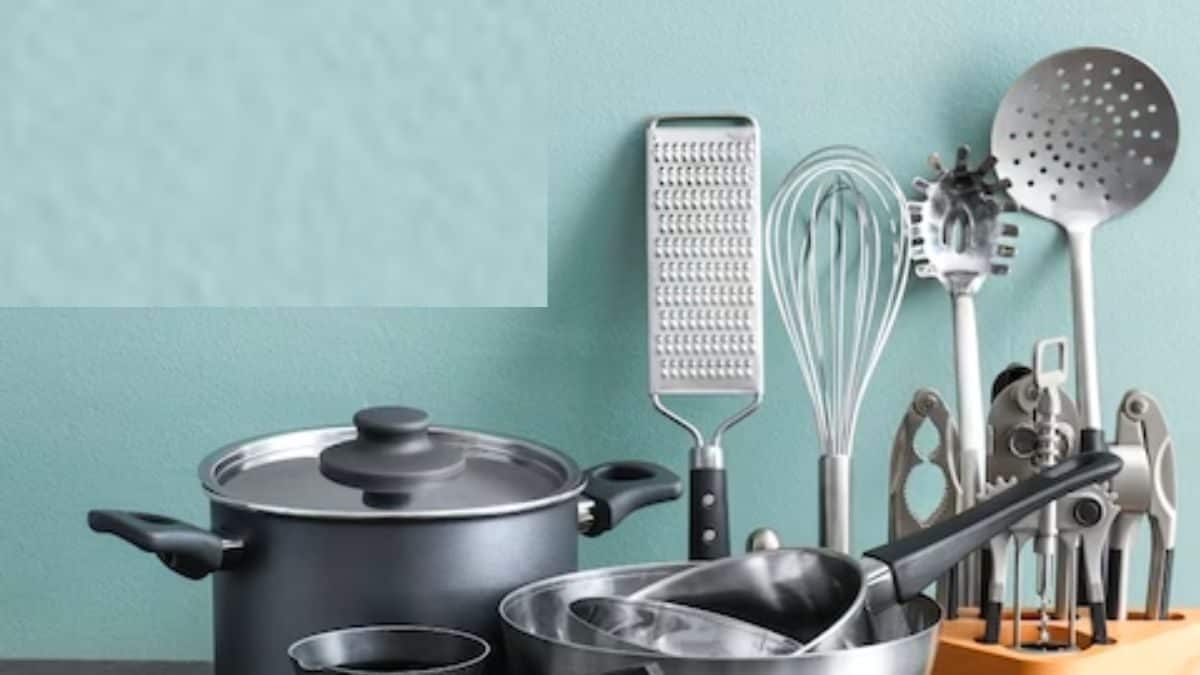 Vastu Shastra: Avoid Keeping These 2 Utensils Upside Down In The Kitchen Vastu Shastra: Avoid Keeping These 2 Utensils Upside Down In The Kitchen