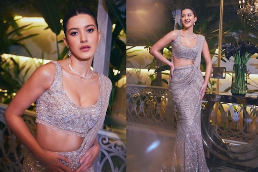 Shanaya just showed up for a friend's wedding, which is the perfect inspiration for anyone looking to add some glitz to their traditional attire. (Images: Instagram)