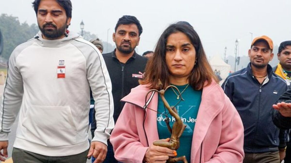 Vinesh Phogat Returns Khel Ratna and Arjuna Awards, Leaves Them At ...