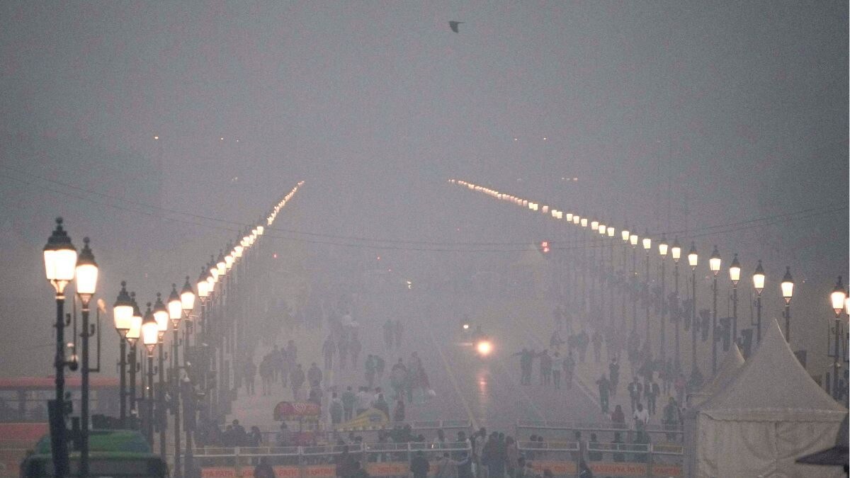 Dense Fog Affects Flight Ops, Delays Trains in Delhi; Schools Reopen with Restricted Timings - Vimarsana News