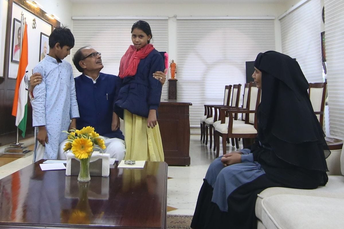 Muslim Woman Assaulted by Brother-in-law For Voting For BJP, CM Shivraj Meets Her
