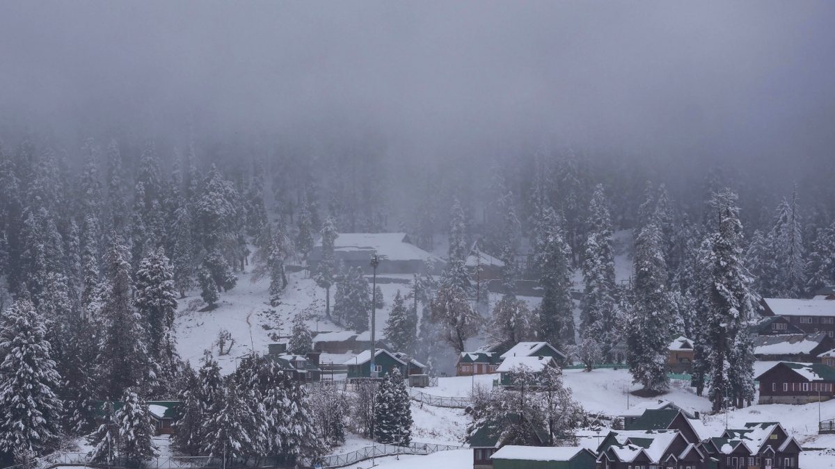 Winter wonderland: fresh snowfall blankets gulmarg; drop in mercury across j&k | watch