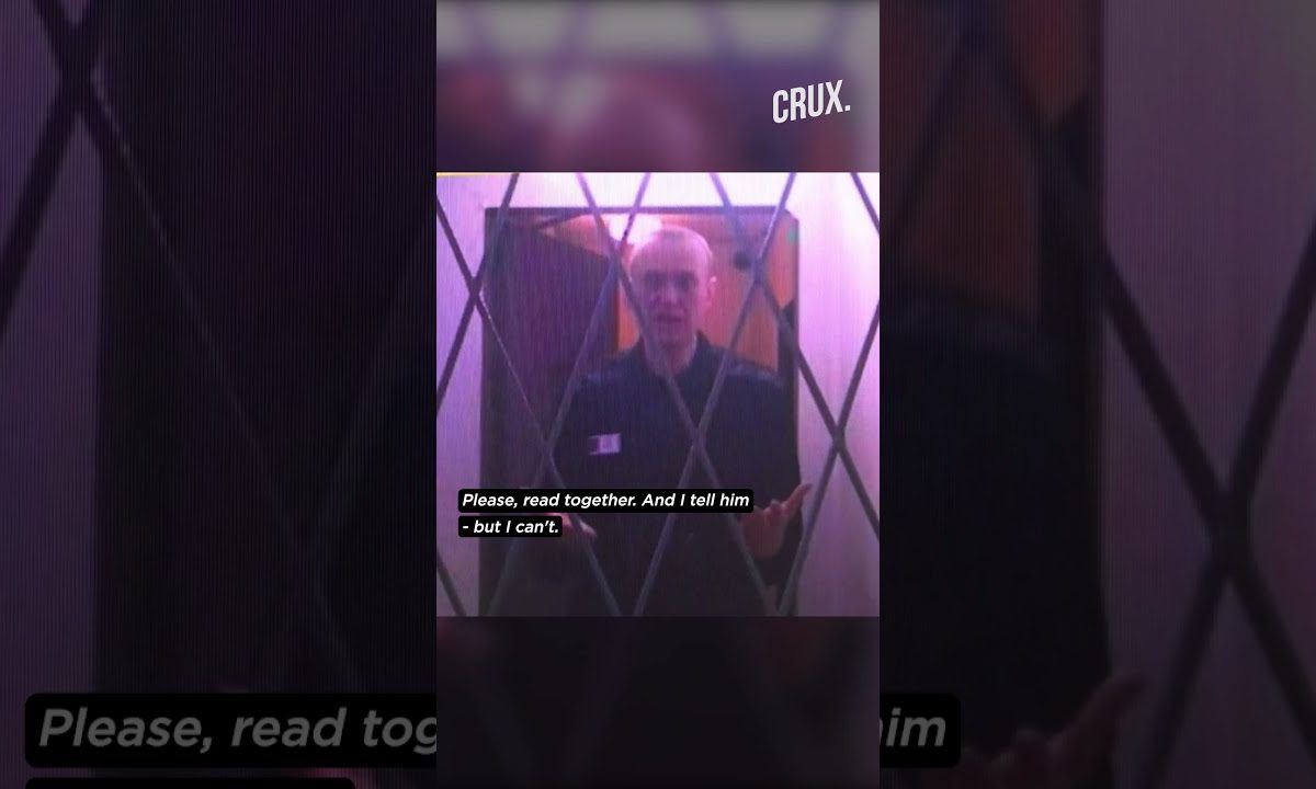 Navalny Urges For Longer Meal Breaks, More Books During Legal Hearing