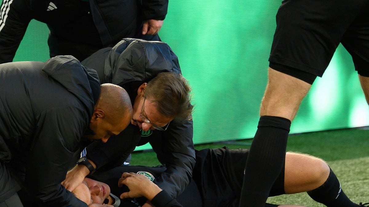 Bundesliga: Spectator Takes Over a Fourth Official After Assistant ...