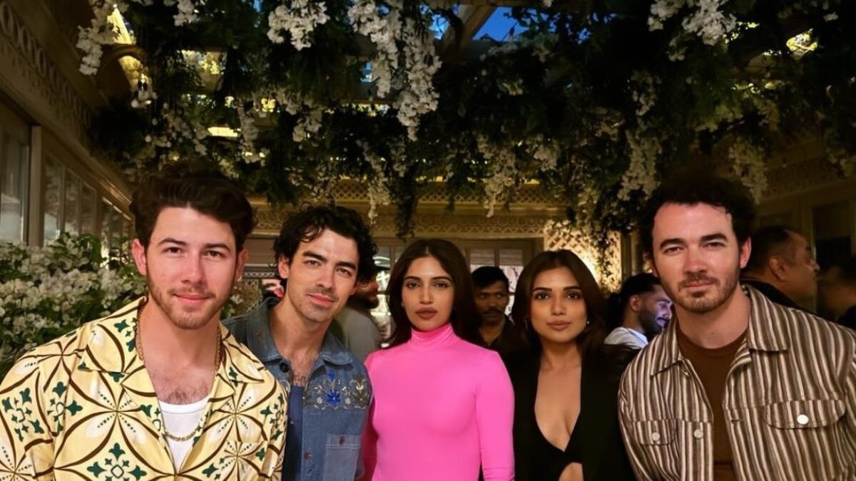 Bhumi Pednekar Catches Up With Nick Jonas And Brothers Joe And Kevin Post Lollapalooza Concert, Photo - Vimarsana News