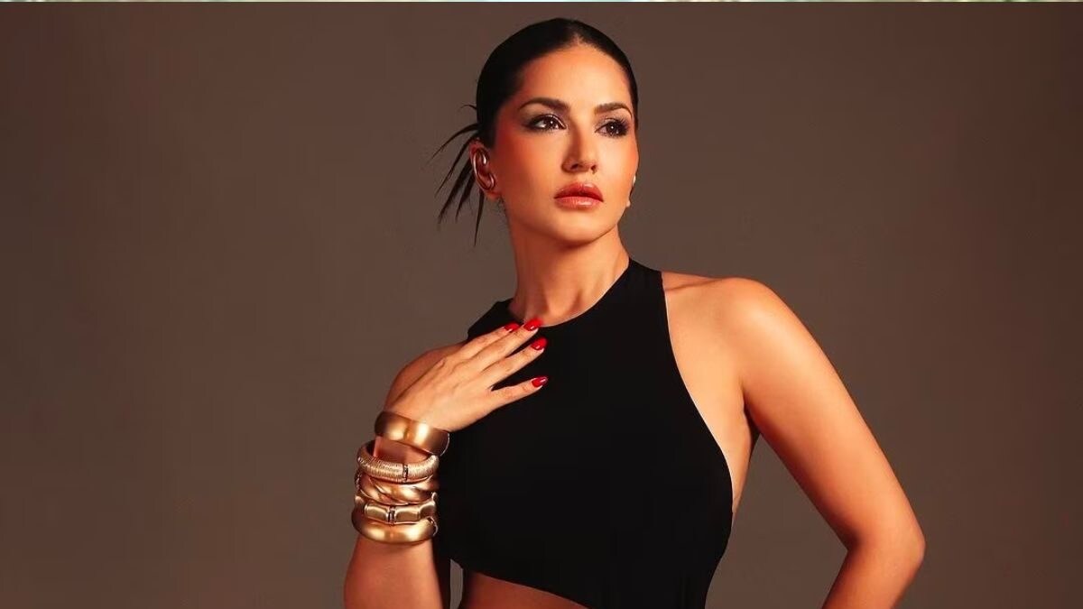 Sunny Leone's Brother Sold Her Signed Posters In College: 'I'd Put One On My Wall In A Frame' | Viral - Vimarsana News