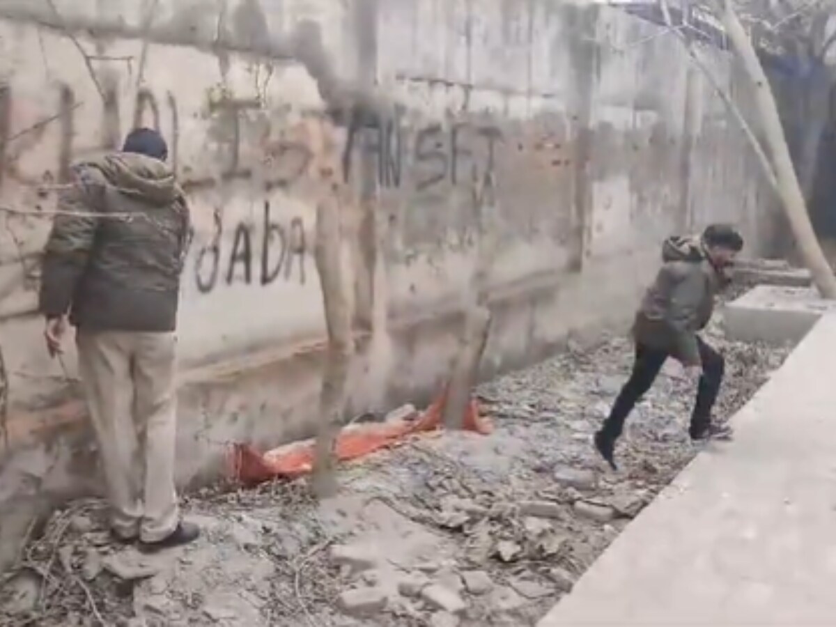 Pro-Khalistani Graffiti Found on Delhi Govt School Wall, Probe Underway |  Watch - News18