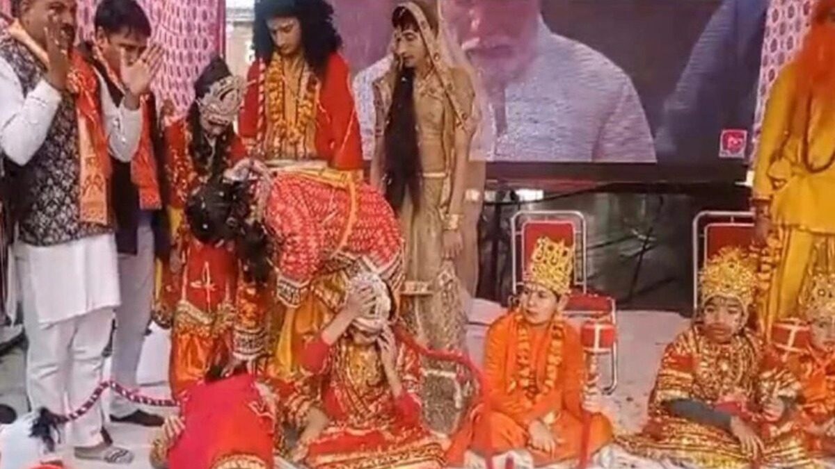 Haryana Man Playing Lord Hanuman Dies Of Heart Attack During Ramlila Performance - Vimarsana News