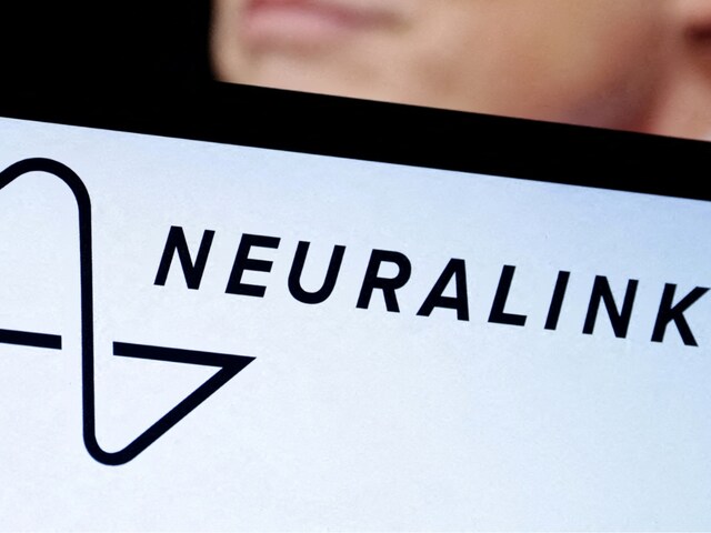Neuralink did not disclose how many threads retracted from the tissue.