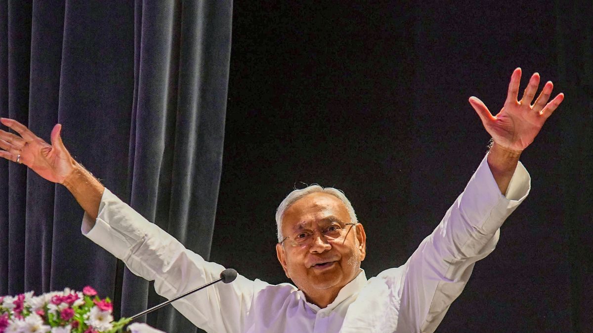 NDAと20年、マハガトバンダンと4年：ニティッシュがBJPと再会？  「パルトゥ・ラム」の政治的Uターンを振り返る