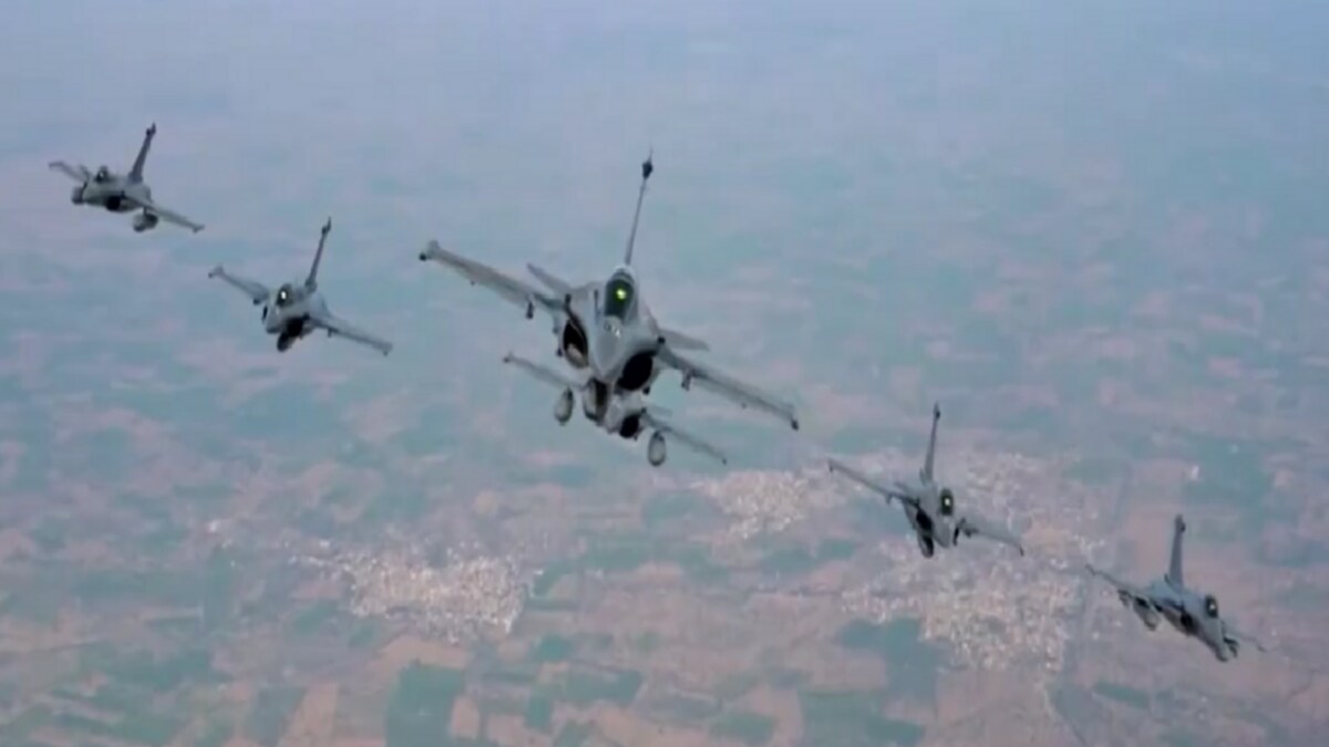 Republic Day 2024: Indian Pilots Captivate Spectators, Over 50 Aircrafts Run Show in Grand Flypast Over Kartavya Path - Vimarsana News
