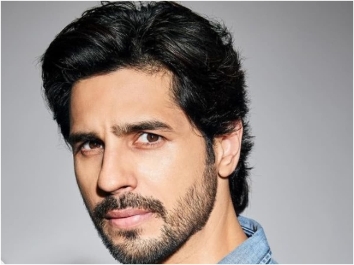 Sidharth Malhotra: Celebrities don't need to work hard on their looks -  Bollywood Bubble