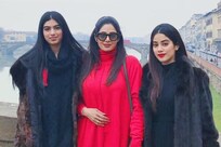 Janhvi Recalls Heartbreaking Moment When She Learnt Sridevi Died: 'I Barged into Khushi's Room'