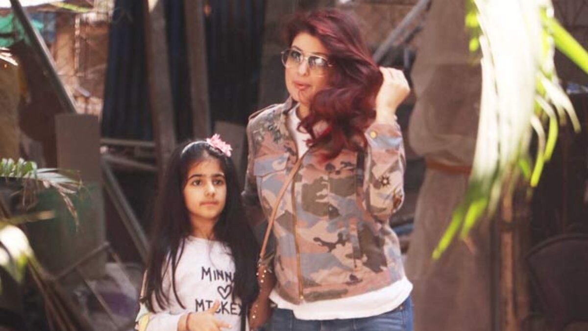 Twinkle Khanna Recalls How Her Daughter Nitara Defended A Pet Dog After Getting Bit: 'Three Shots Of Rabies And...' - Vimarsana News