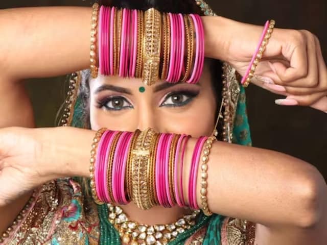 Why Do Indian Women Wear Bangles? Internet Has The Answer - News18