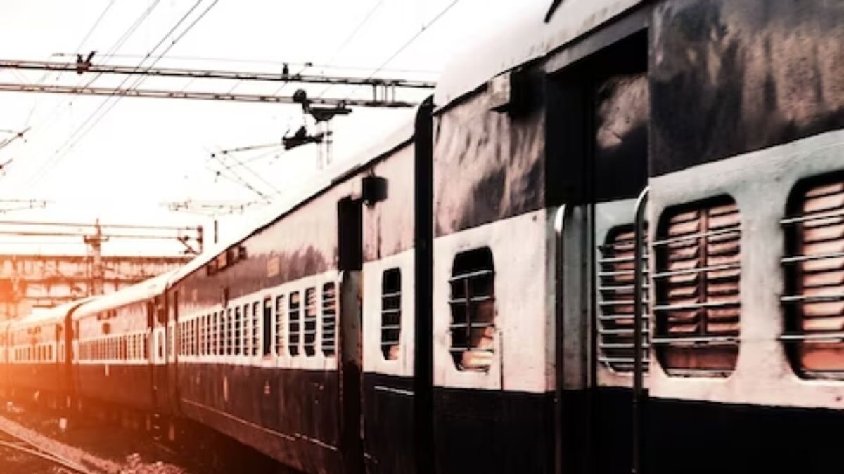 Hyderabad: At Least 5 Injured As Charminar Express Derails At Nampally Railway Station - Vimarsana News