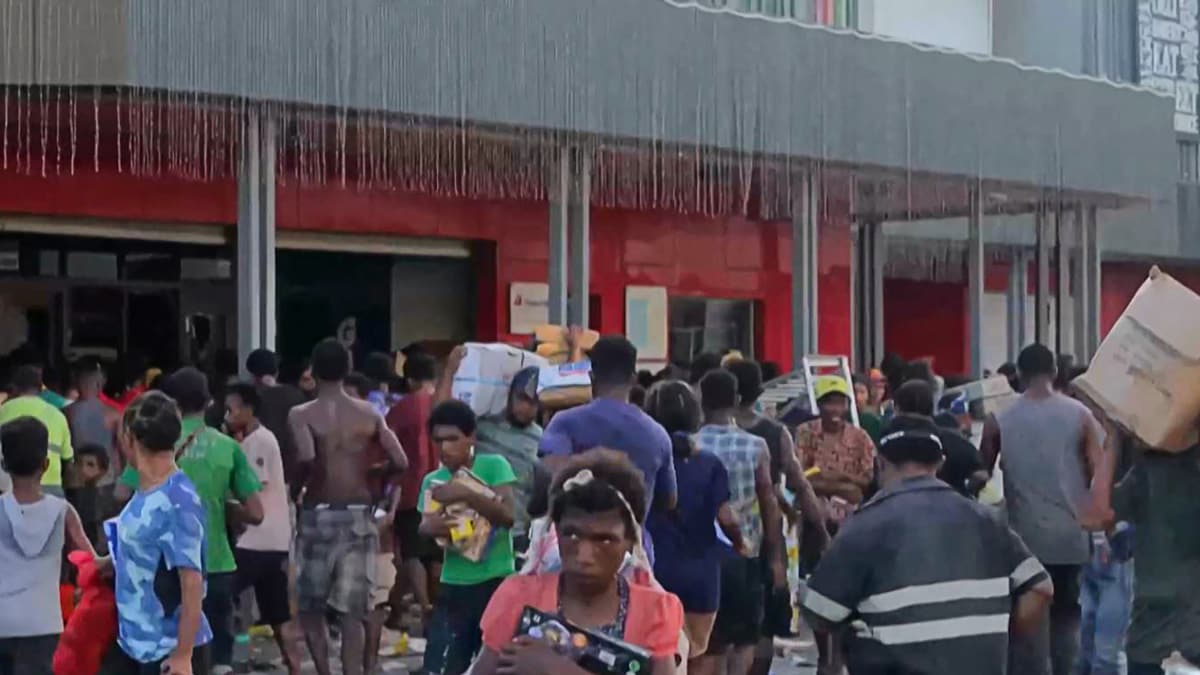 Papua New Guinea PM Declares Emergency In Capital After Riots Leaves 15 ...