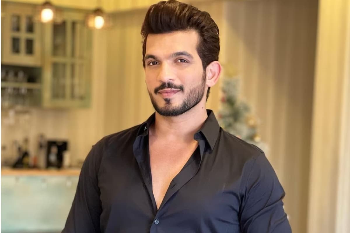 Style icon Arjun Bijlani's dapper outfits on Splitsvilla X4 are date-night  approved - Times of India