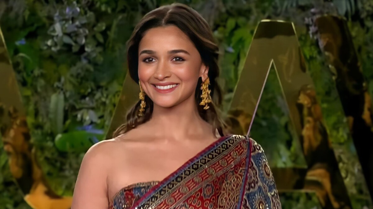 Alia Bhatt Exuded Royalty On The Joy Awards Red Carpet In An Artistically Draped Saree