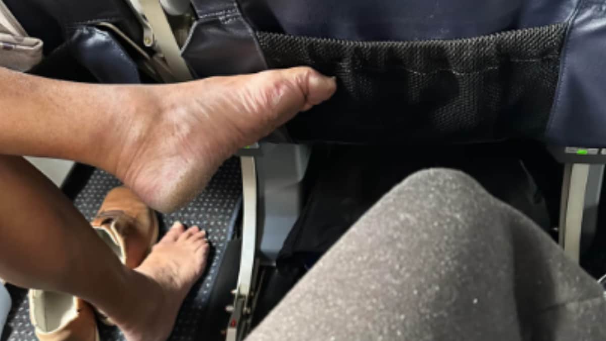 Passenger Shares Unpleasant Experience After Co-Flyer Shoves Foot Into His Personal Space - Vimarsana News