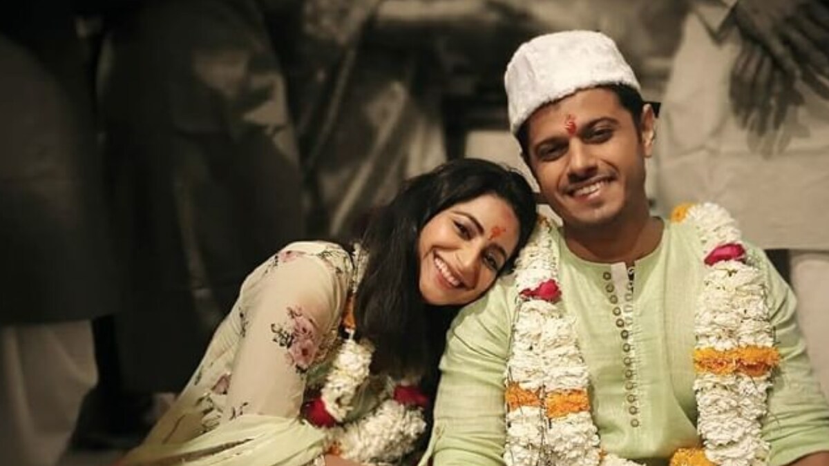 Ghum Hai Kisikey Pyaar Meiin Actors Neil Bhatt, Aishwarya Sharma Celebrate Roka Anniversary With Unseen Pics - Vimarsana News