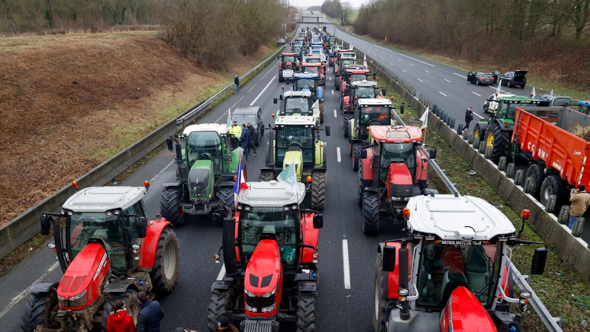Mesmerizing Farmers Drive Tractors Through Paris, Block Highways In Greece To Protest Mercosur Free-trade Deal Design Illustration Mesmerizing Farmers Drive Tractors Through Paris, Block Highways In Greece To Protest Mercosur Free-trade Deal Design Illustration