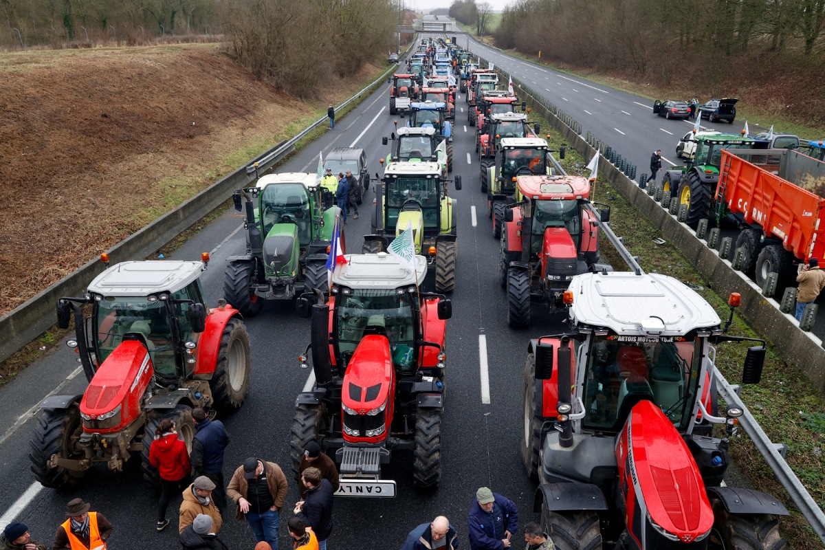 French Farmers Block Highways Around Paris With Tractors In Protest Of ...