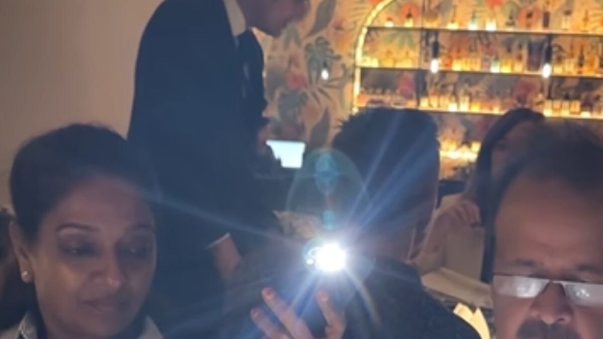 People Relate To This Indian Parent Using Flashlight To Read Menu At Fancy Eatery - Vimarsana News