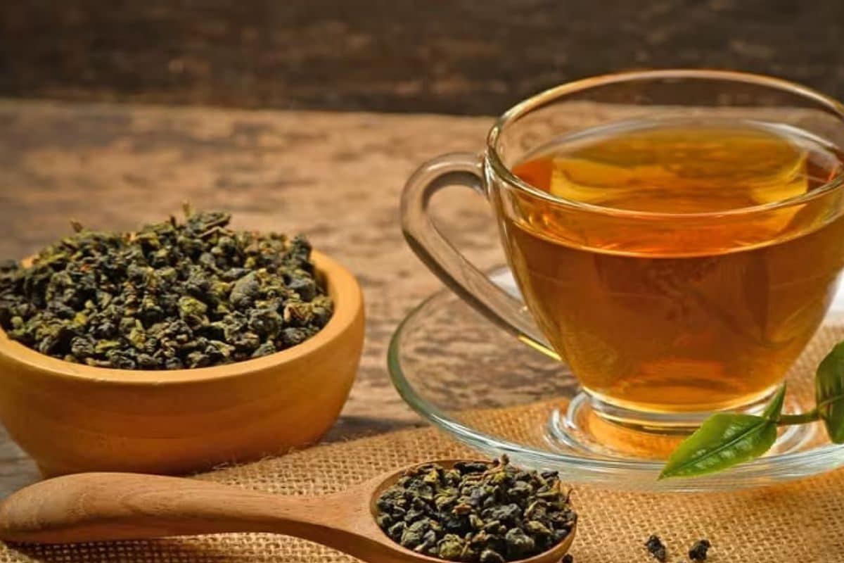 Sunshine in a Cup: How Green Tea Boosts Your Mood and Energy Levels in Summer