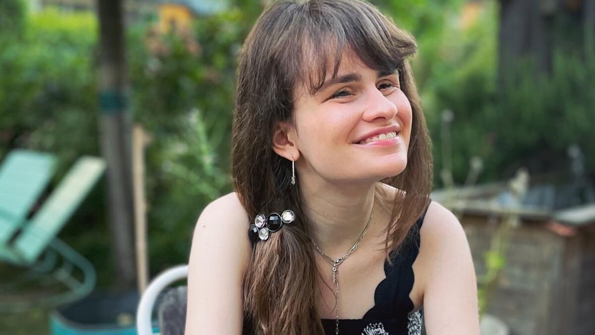 German Singer Cassandra Mae Spittmann Serenades Internet With Bhajan 'Ram Aayenge' - Vimarsana News
