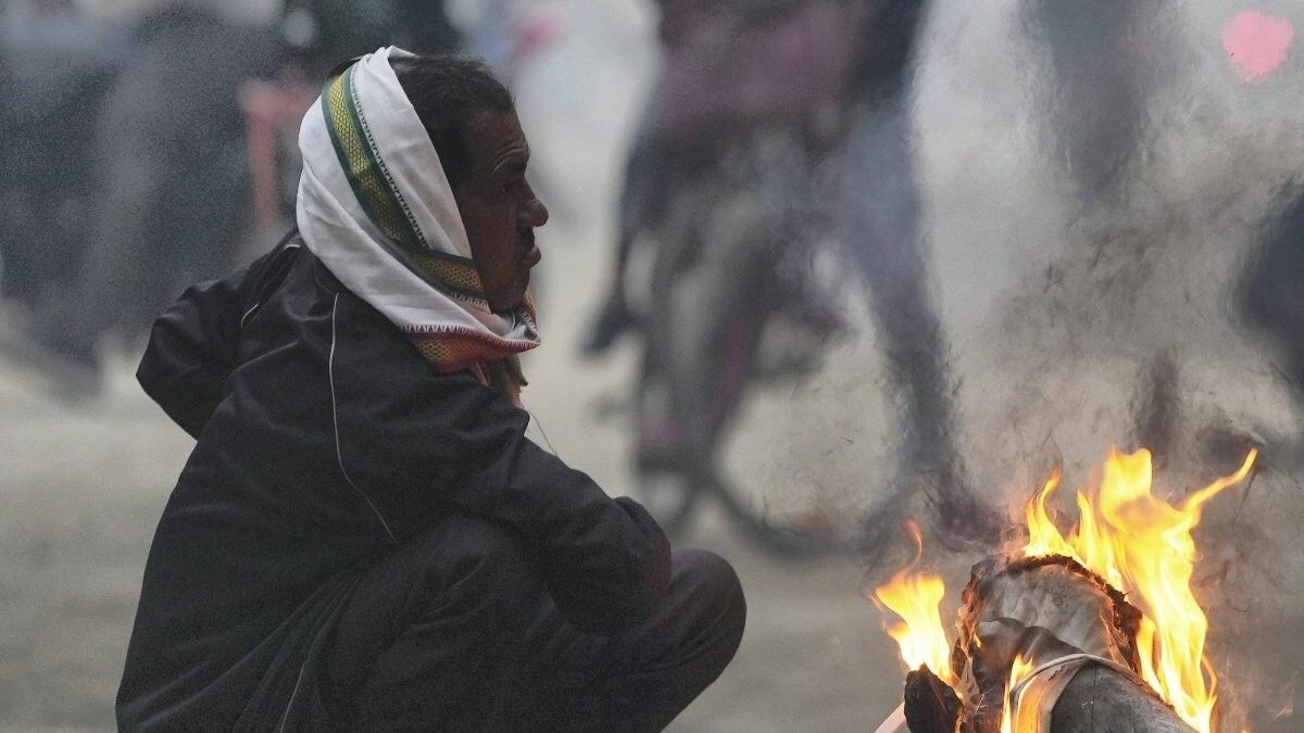 Poor AQI, 23 Trains Delayed: Dense Fog Covers Delhi, NCR As Mercury Dips to 6°C - Vimarsana News