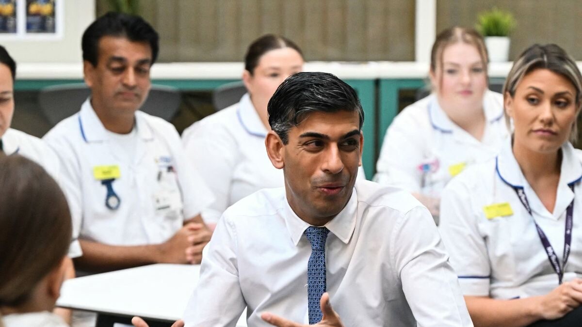 Why UK Stopped International Students from Bringing Family Members and How it Affects Indians? - Vimarsana News