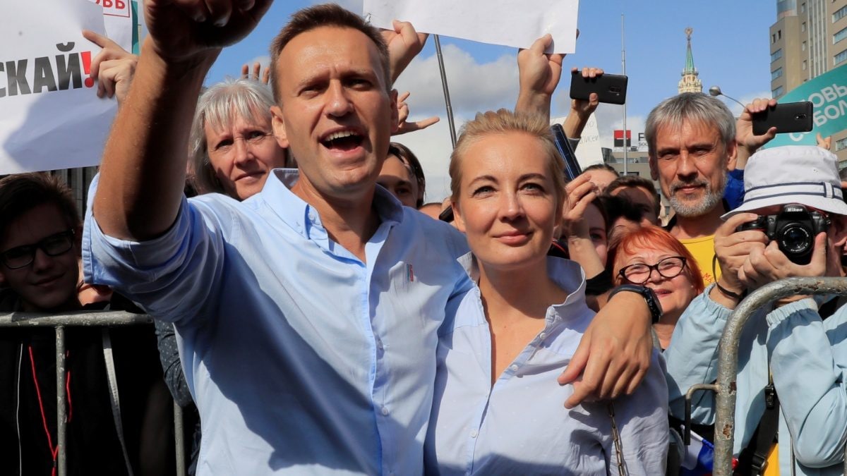 Alexei Navalny’s Widow Yulia Accuses Putin Of Killing Her Husband, Vows ...