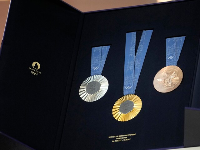 Piece of History: Paris 2024 Medals Inlaid With Chunks of Eiffel Tower ...