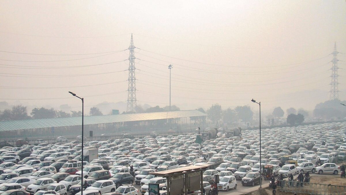 Delhi Airport Issues Advisory For Flyers Amid Farmers’ Protest; Major Traffic Snarls in Delhi-NCR sattaex.com