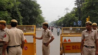 Maharashtra Horror: Bleeding Driver Heroically Saves 35 Pilgrims As Dacoits Fire Shot at Minibus In Highway Chase - Vimarsana News