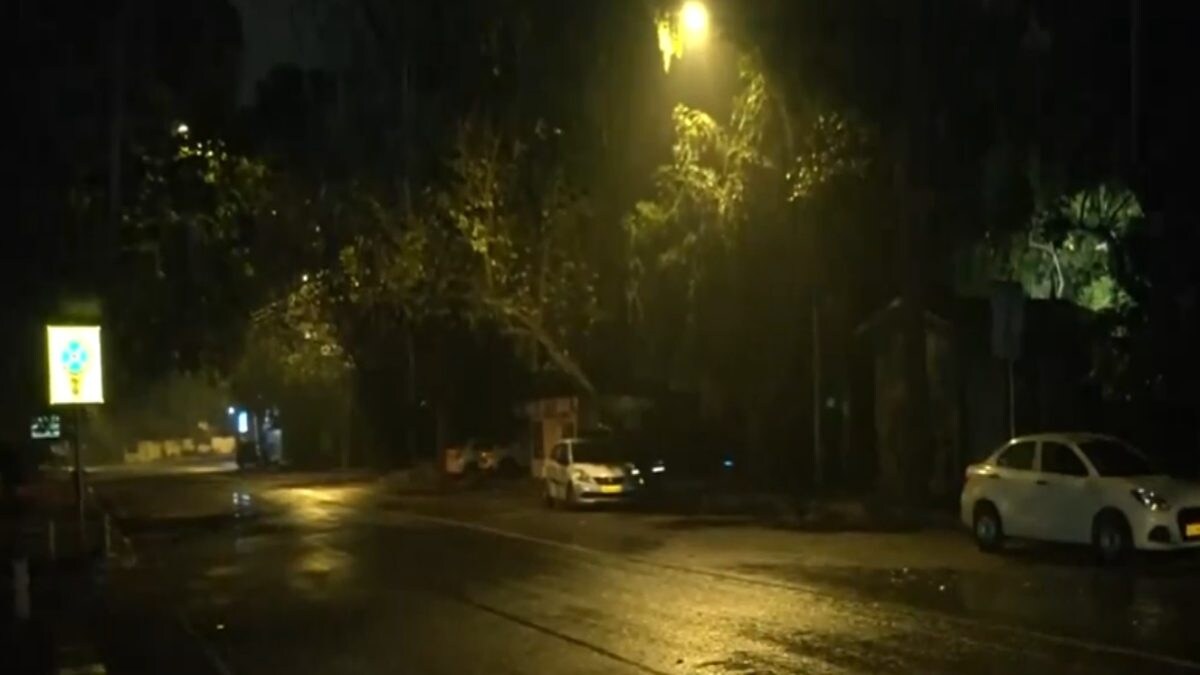 Early Morning Rains Bring Down Temp In Delhi-NCR; More Showers Likely Today - Vimarsana News