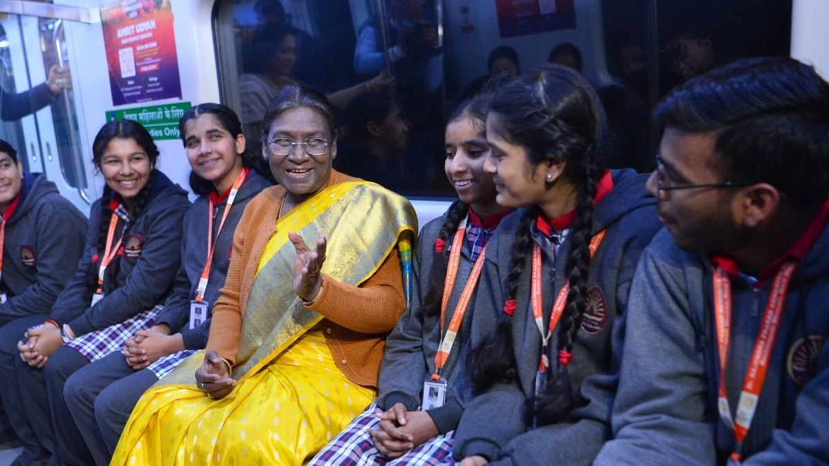 President Droupadi Murmu Takes Ride in Delhi Metro - Vimarsana News