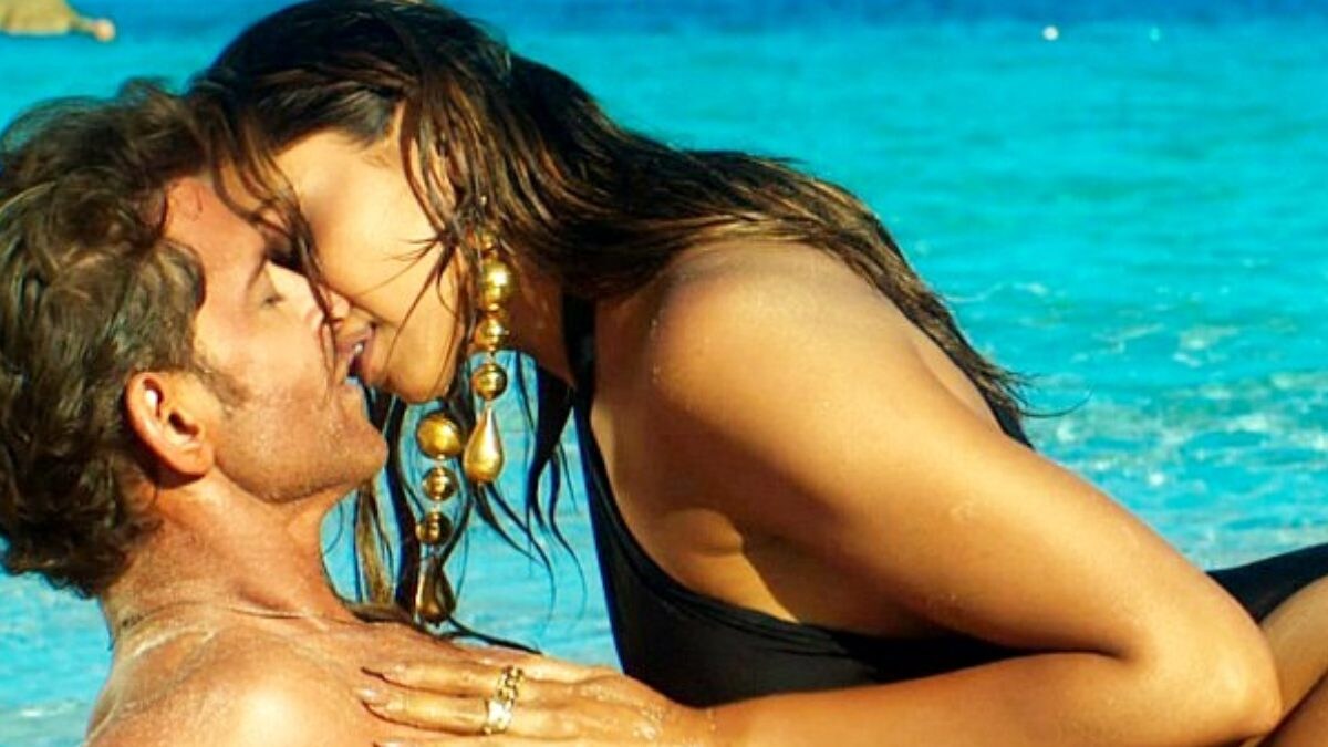 Fighter Box Office: Hrithik Roshan, Deepika Padukone's Film Flies High, Eyes Rs 300 Crores Globally - Vimarsana News